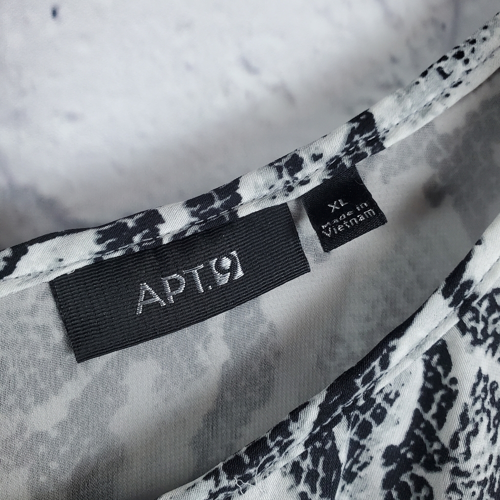 Apt. 9 Scoop Neck Chiffon Snake Print Pullover Top, XL, Black/White/Grey - Picture 4 of 13